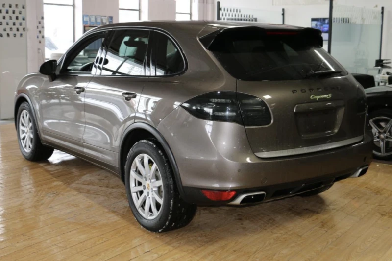 Porsche Cayenne S* HYBRID* BOSE* ПОДГРЕВ* ОБДУХВАНЕ* КАМЕРА* КЕЙЛЕ, снимка 2 - Автомобили и джипове - 53323908