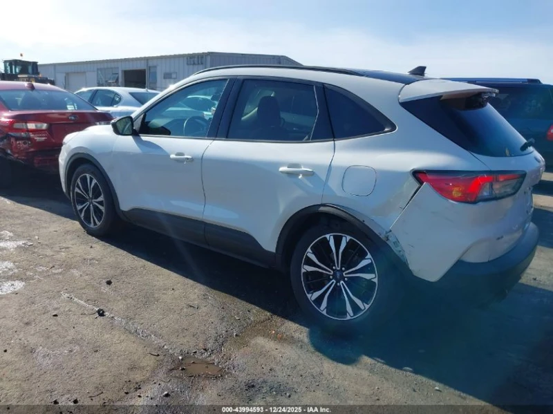 Ford Escape 1.5l Se, снимка 3 - Автомобили и джипове - 53530682