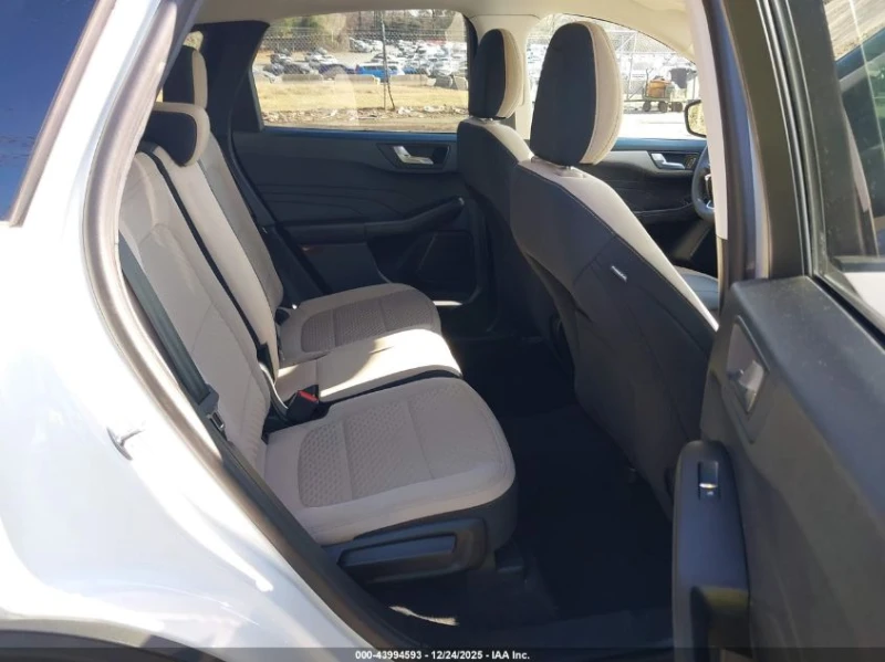 Ford Escape 1.5l Se, снимка 8 - Автомобили и джипове - 53530682