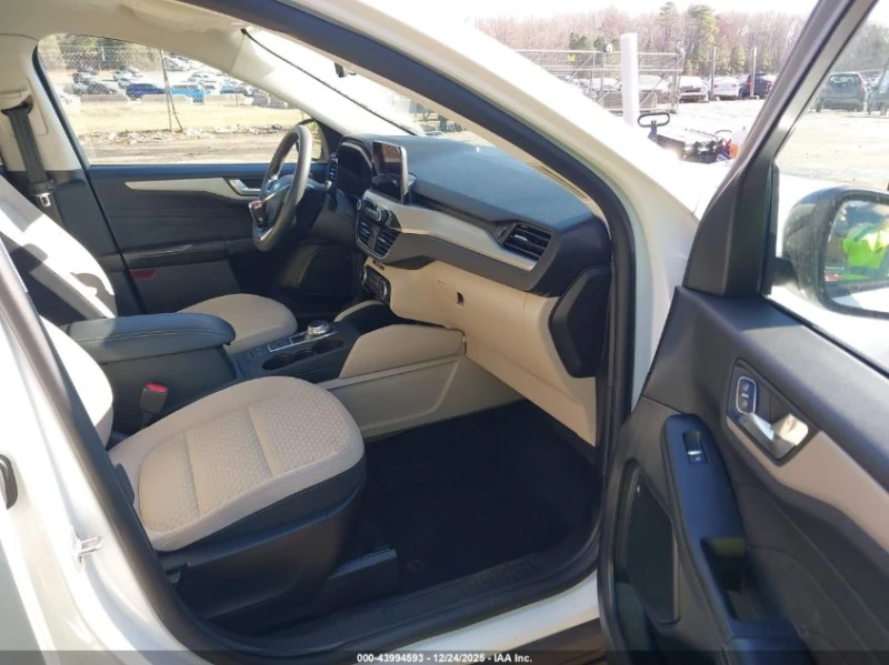 Ford Escape 1.5l Se, снимка 5 - Автомобили и джипове - 53530682