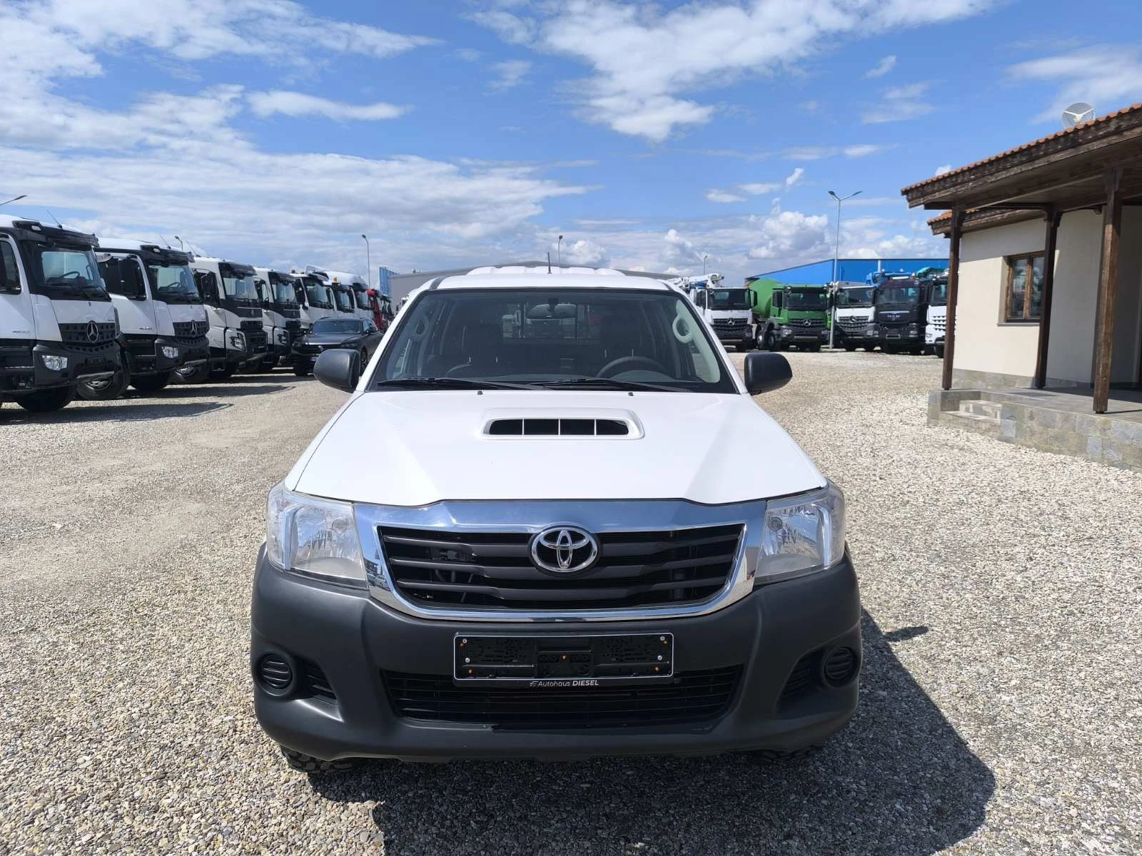 Toyota Hilux 2.5D 4X4 - изображение 2