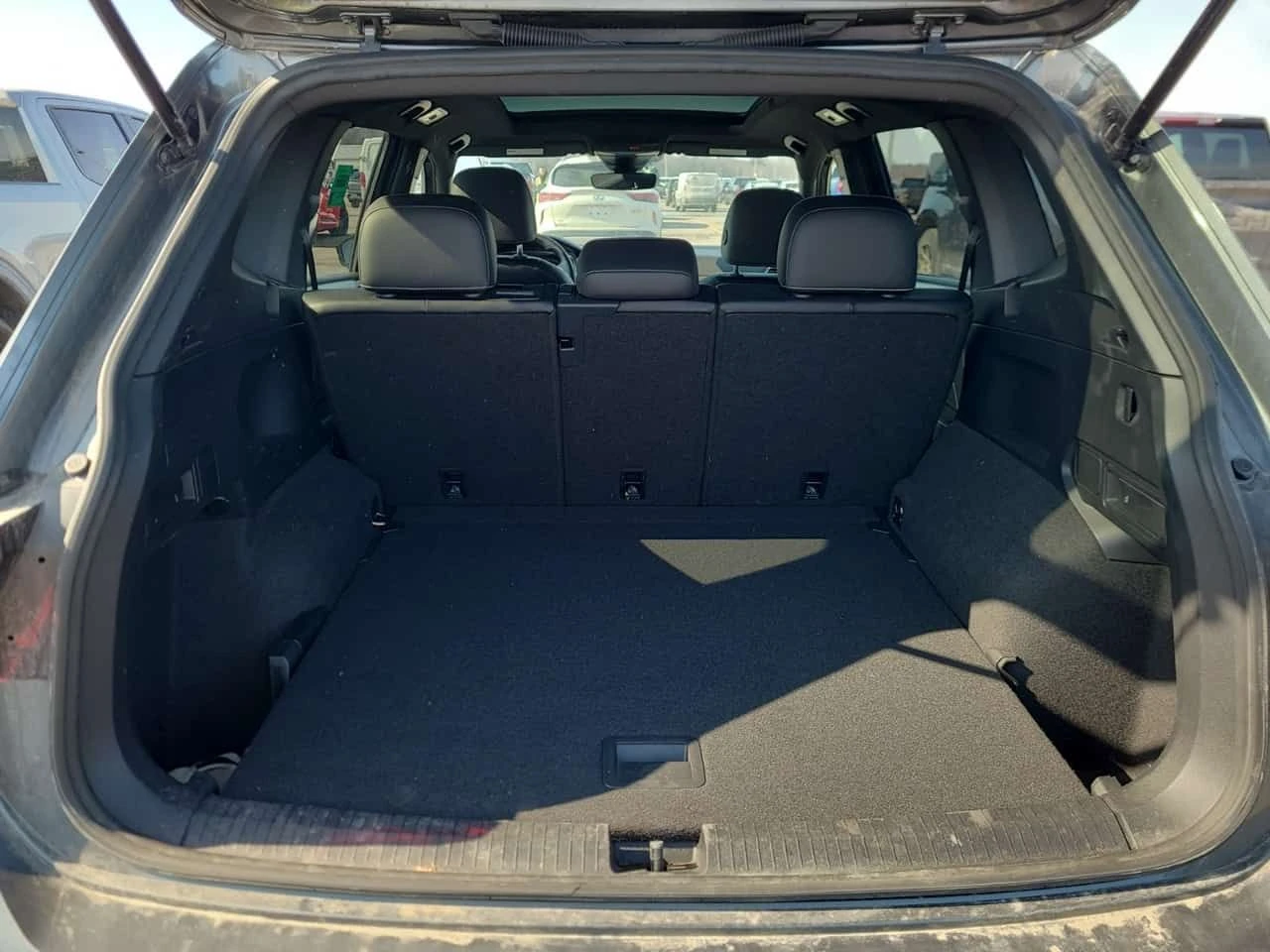 VW Tiguan * COMFORTLINE R LINE BLACK EDITION* ПАНОРАМА* 2 КЛ, снимка 14 - Автомобили и джипове - 53912936