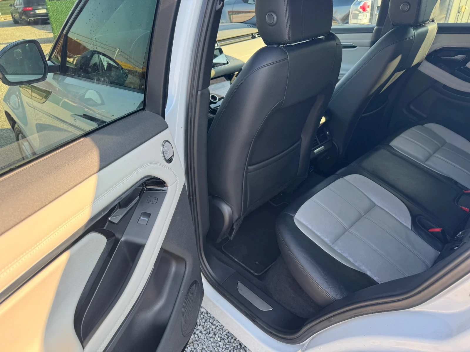 Land Rover Evoque 2.0i - 250ps / 9 �� / R-Dynamic / FULL | Mobile.bg � ����������� 9