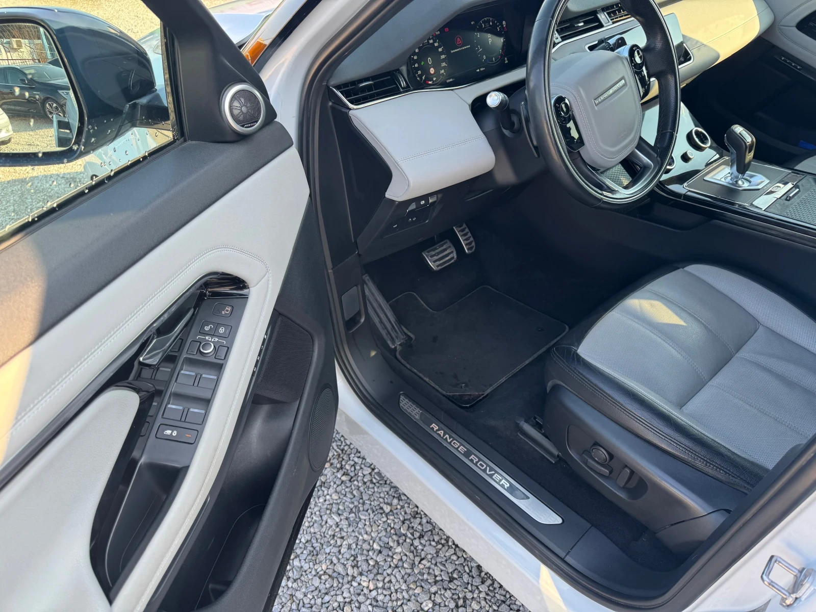Land Rover Evoque 2.0i - 250ps / 9 �� / R-Dynamic / FULL | Mobile.bg � ����������� 7