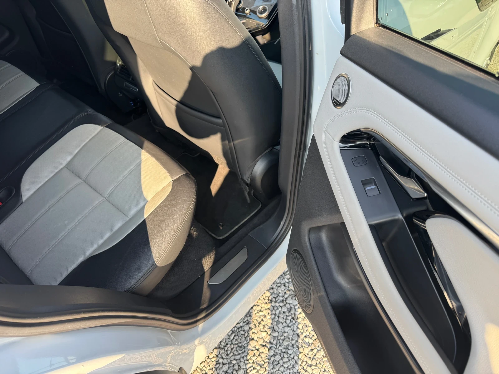 Land Rover Evoque 2.0i - 250ps / 9 �� / R-Dynamic / FULL | Mobile.bg � ����������� 12