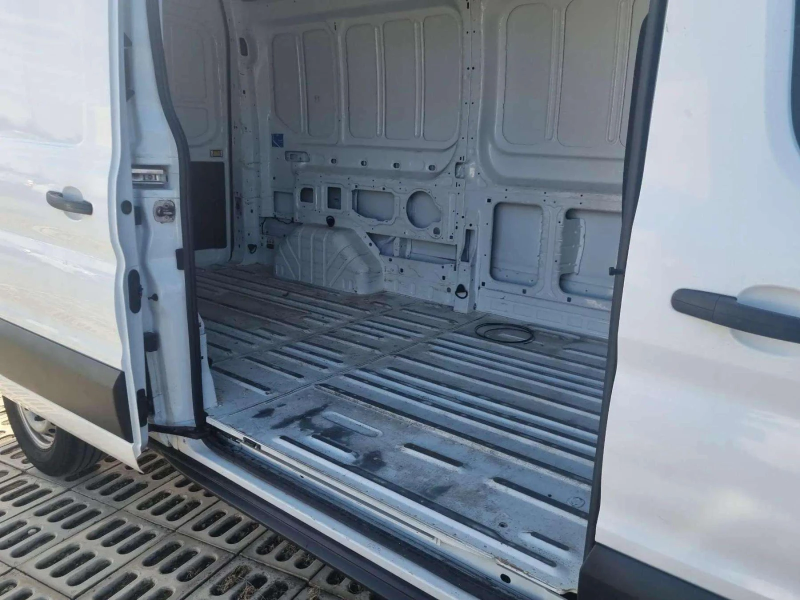Ford Transit 2.0L EcoBlue, снимка 9 - Бусове и автобуси - 55437348