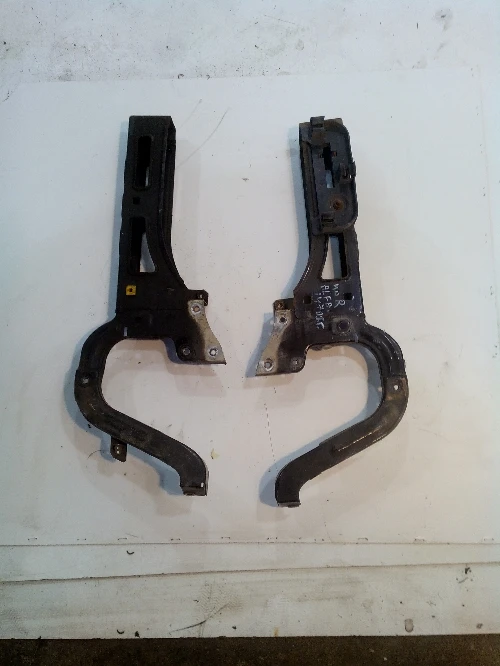 Държач предна броня за Алфа Ромео 147 (ляв и десен)