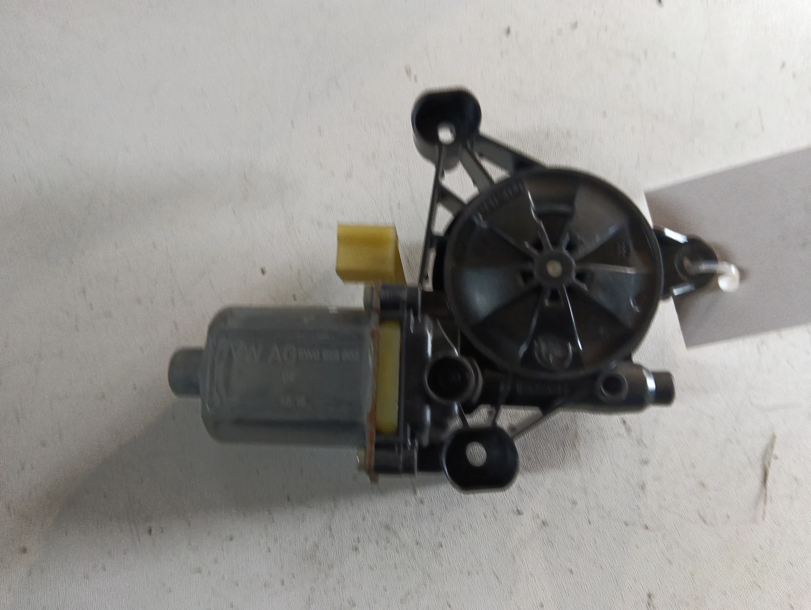 ел.машинка за предно дясно 8W0959802 Audi A4