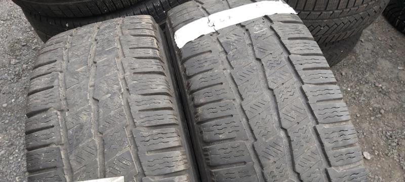 Гуми Зимни 235/65R16, снимка 2 - Гуми и джанти - 31257378