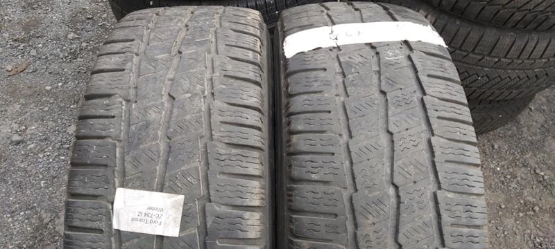 Гуми Зимни 235/65R16, снимка 1 - Гуми и джанти - 31257378