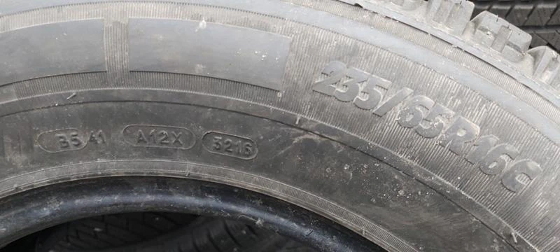 Гуми Зимни 235/65R16, снимка 6 - Гуми и джанти - 31257378