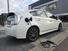 Toyota Prius Plug in hybrid , снимка 12 - Автомобили и джипове - 45725097
