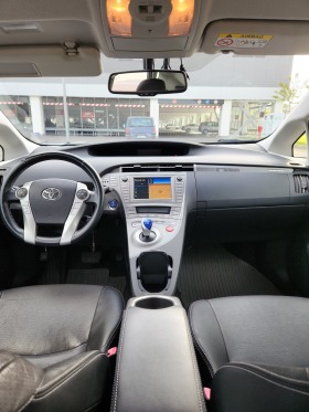 Toyota Prius Plug in hybrid , снимка 13 - Автомобили и джипове - 45725097