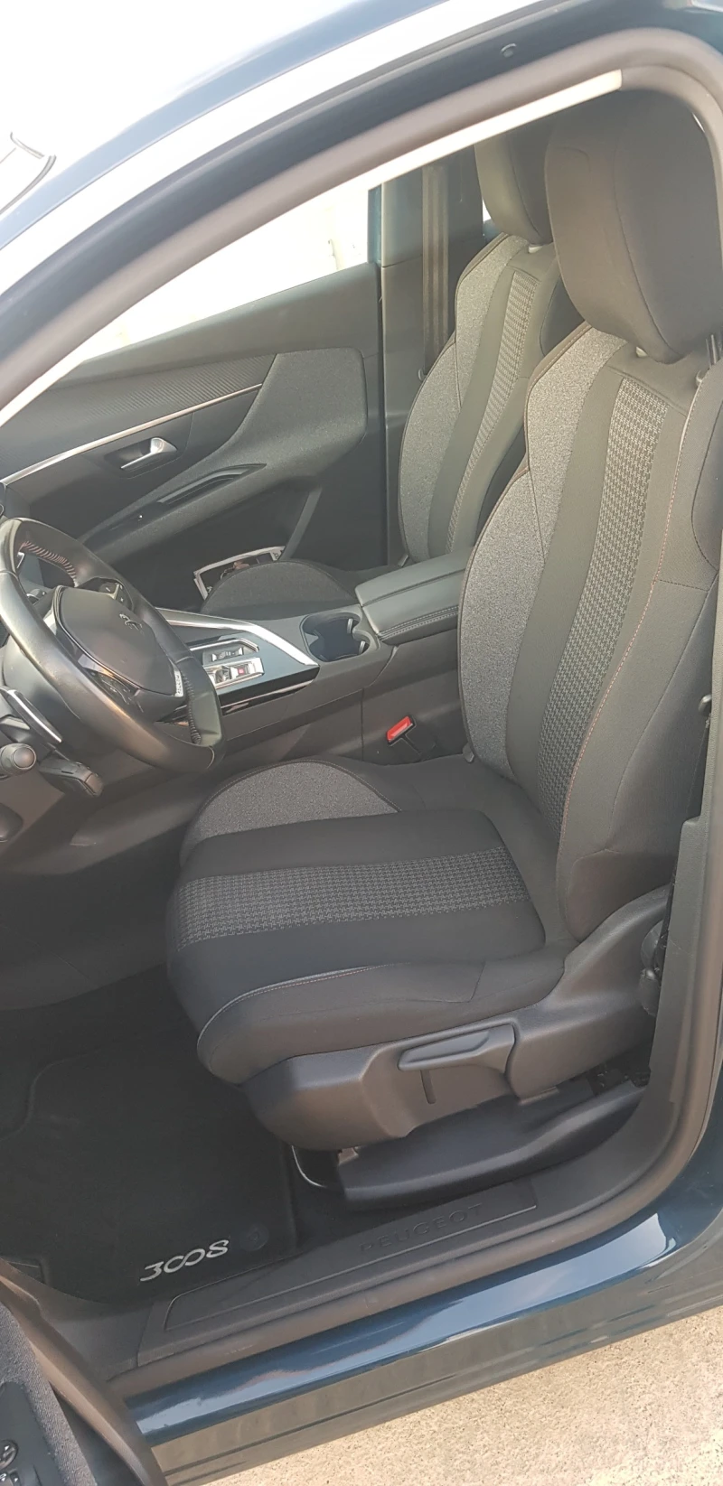 Peugeot 3008 1.5 BlueHDI EAT8, снимка 12 - Автомобили и джипове - 49133525