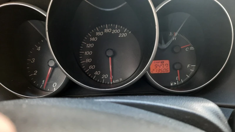 Mazda 3 1.6, снимка 4 - Автомобили и джипове - 52284047