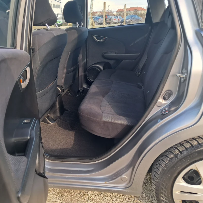 Honda Jazz 1.4i elegance, снимка 9 - Автомобили и джипове - 52669330
