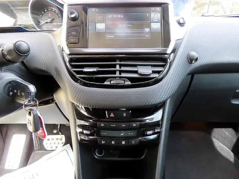 Peugeot 2008 1.6 BlueHDI - САМО 30% АВАНС, снимка 14 - Автомобили и джипове - 56016817