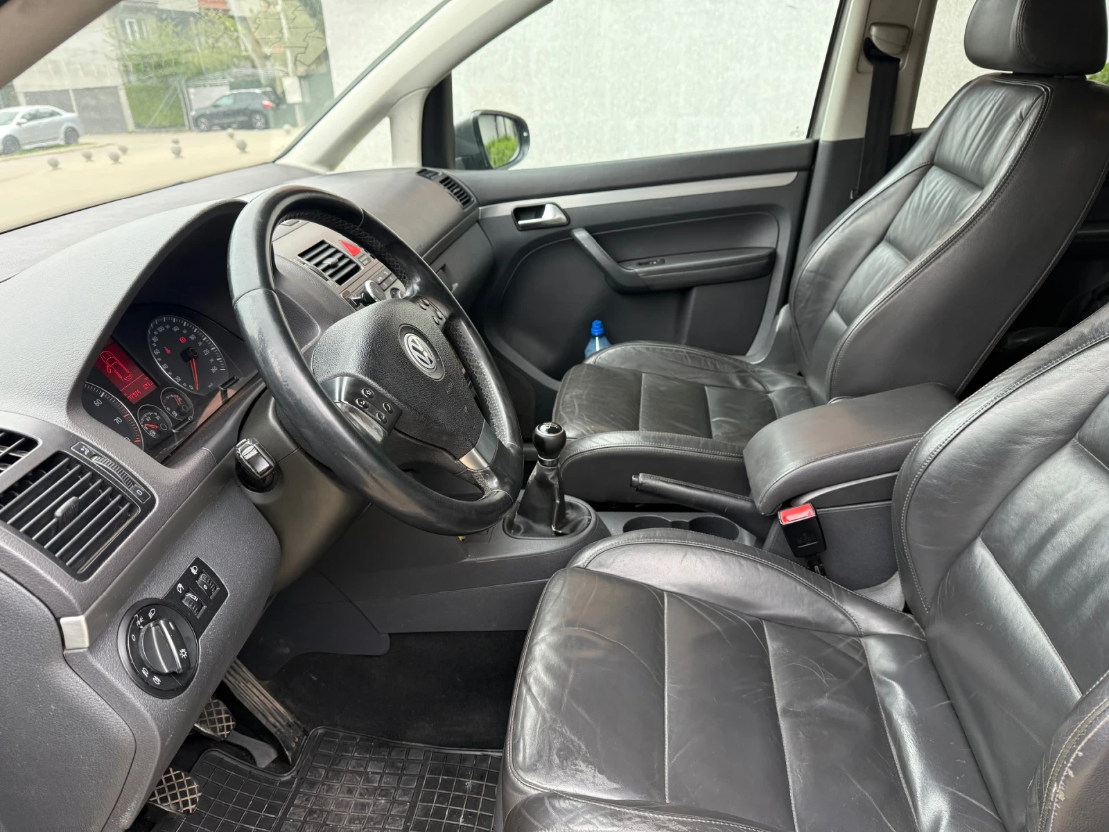 VW Touran 1.4 Turbo Метан-Бензин. 7 местен сам паркира - изображение 5