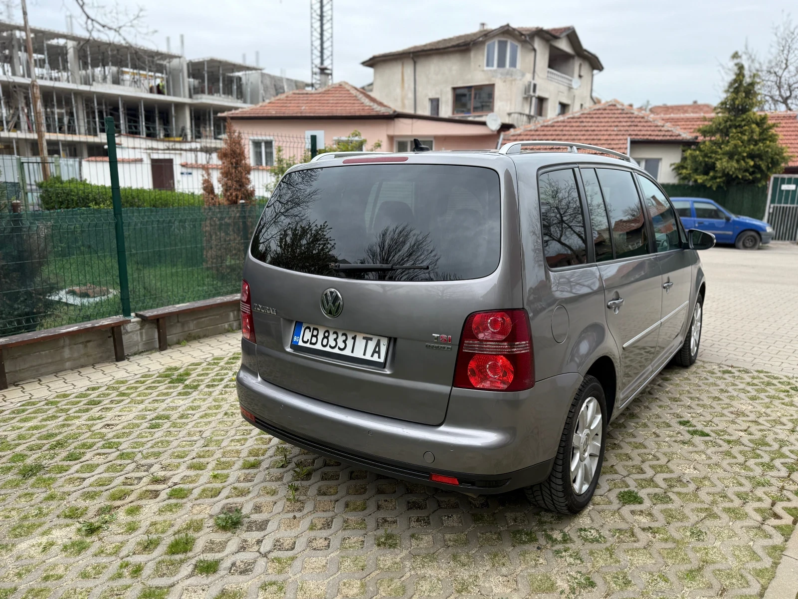 VW Touran 1.4 Turbo Метан-Бензин. 7 местен сам паркира - изображение 3