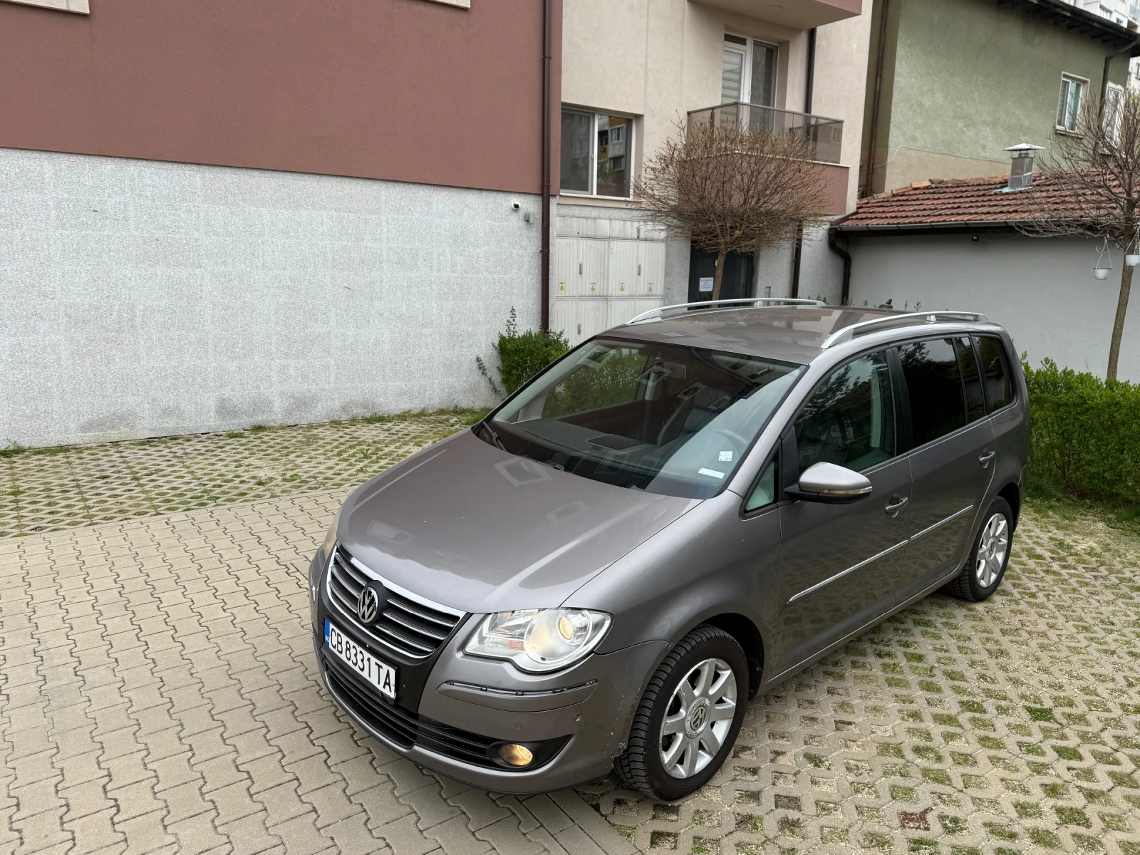 VW Touran 1.4 Turbo Метан-Бензин. 7 местен сам паркира - изображение 4