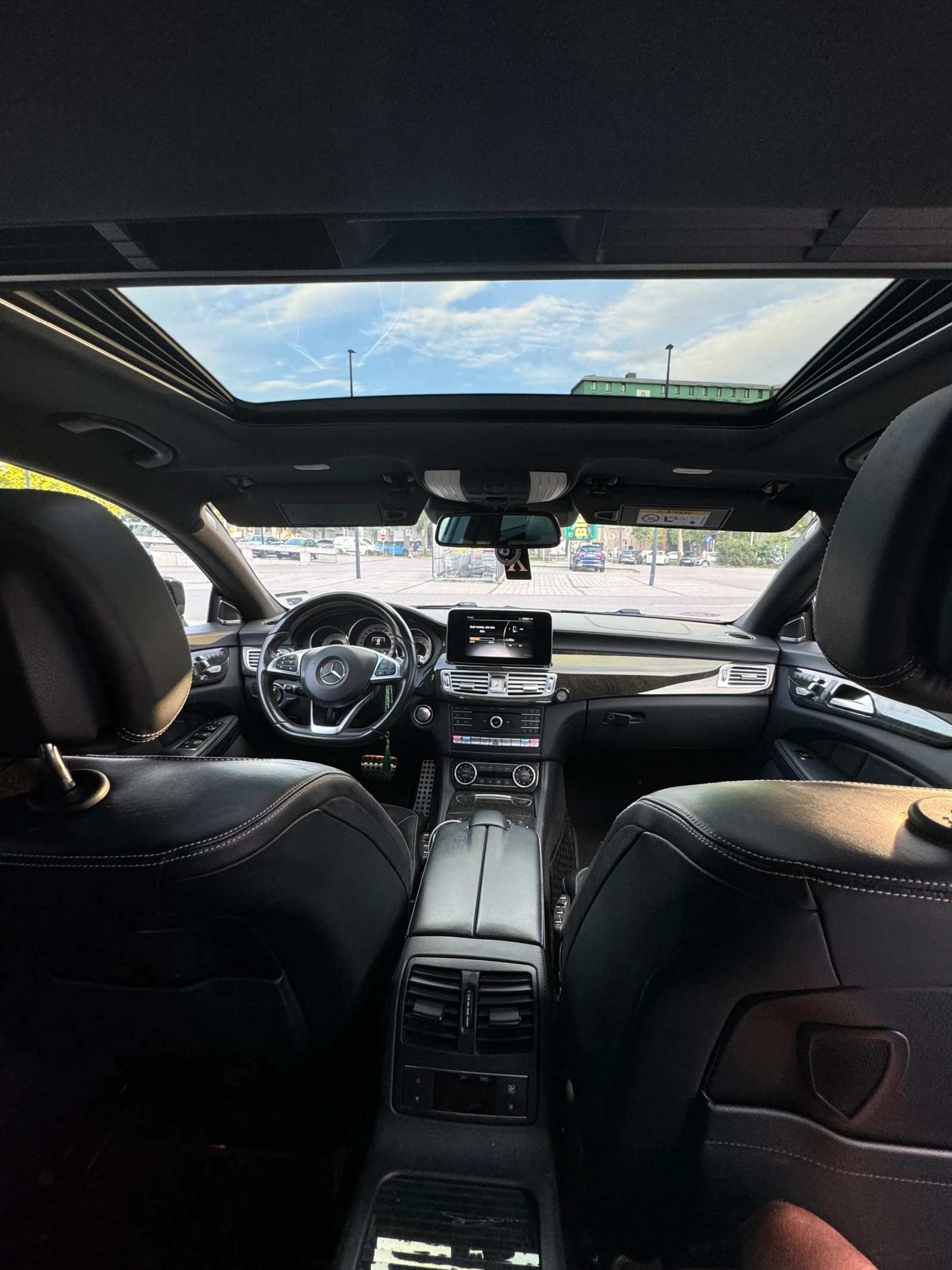 Mercedes-Benz CLS 500 AMG + /Harman/Facе/Обдухване/Подгрев/Шибедах/Черен - изображение 8