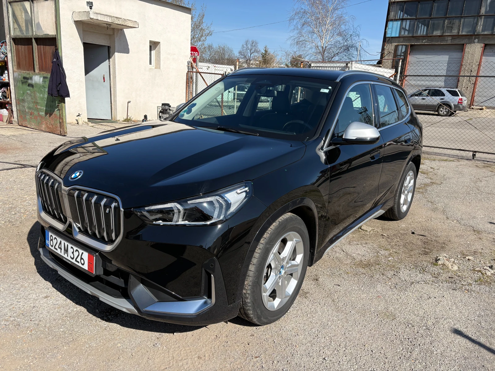 BMW iX1 4x4 , снимка 2 - Автомобили и джипове - 53830179