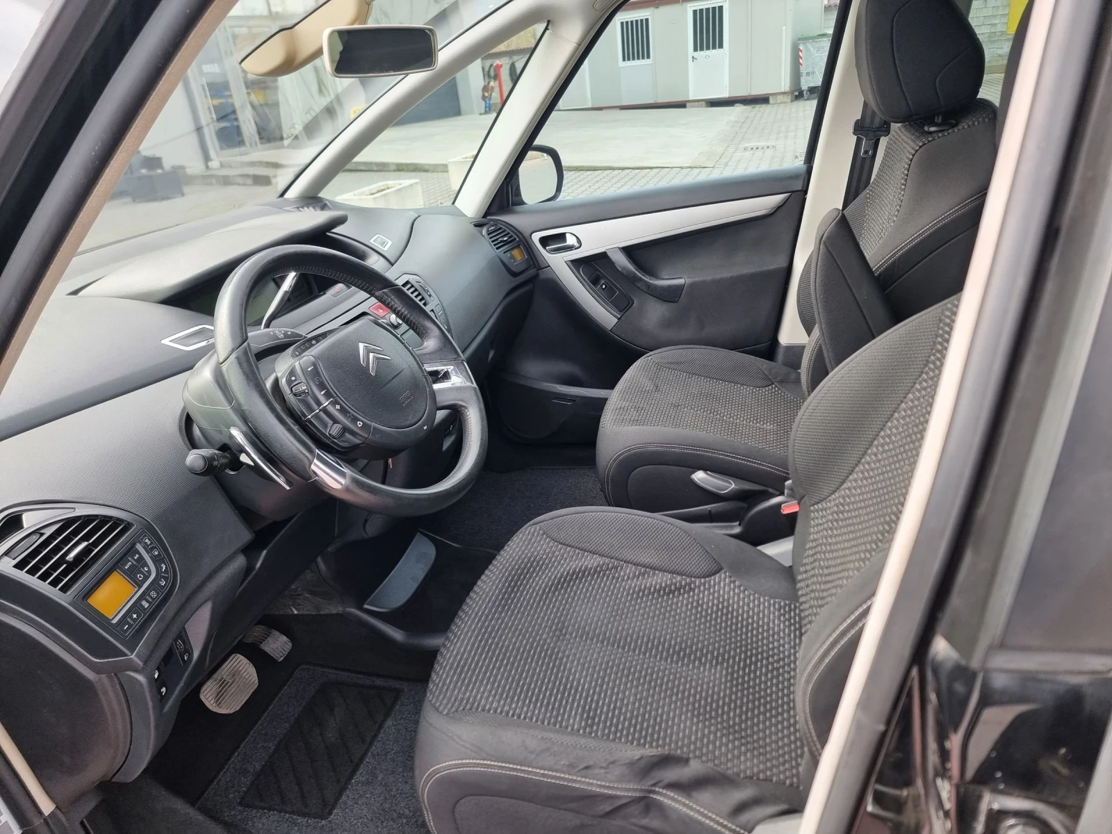 Citroen C4 Picasso 1.6 HDI , снимка 11 - Автомобили и джипове - 53907883