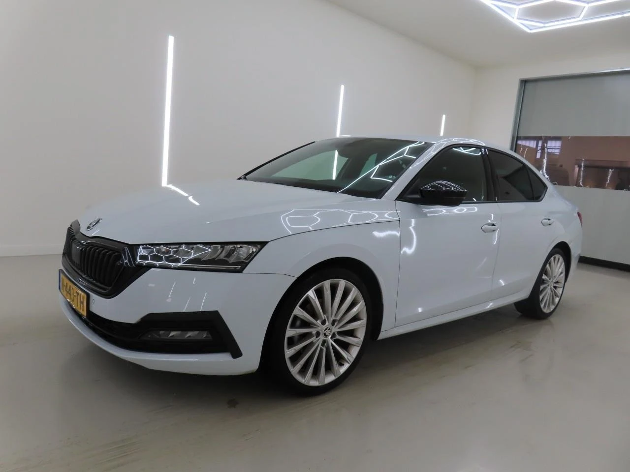 Skoda Octavia 1.0 TSI Sport Business, снимка 2 - Автомобили и джипове - 54040245
