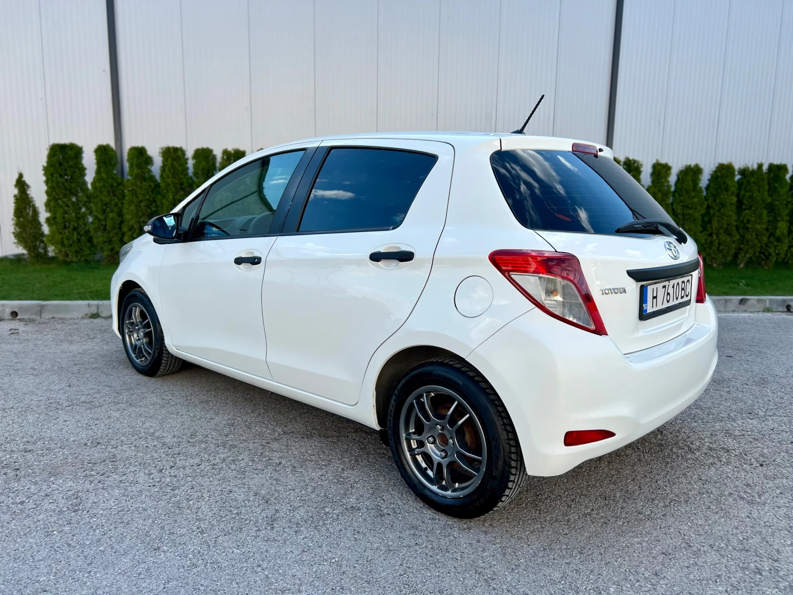 Toyota Yaris 1.3 VVT-i | 2012 г. | Бензин | Икономична, снимка 6 - Автомобили и джипове - 54099128