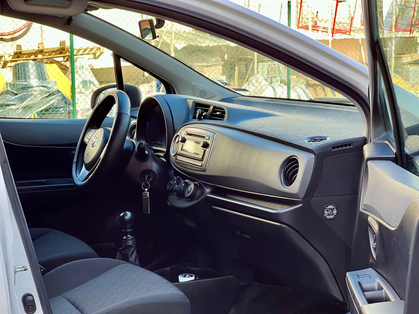 Toyota Yaris 1.3 VVT-i | 2012 г. | Бензин | Икономична, снимка 8 - Автомобили и джипове - 54099128