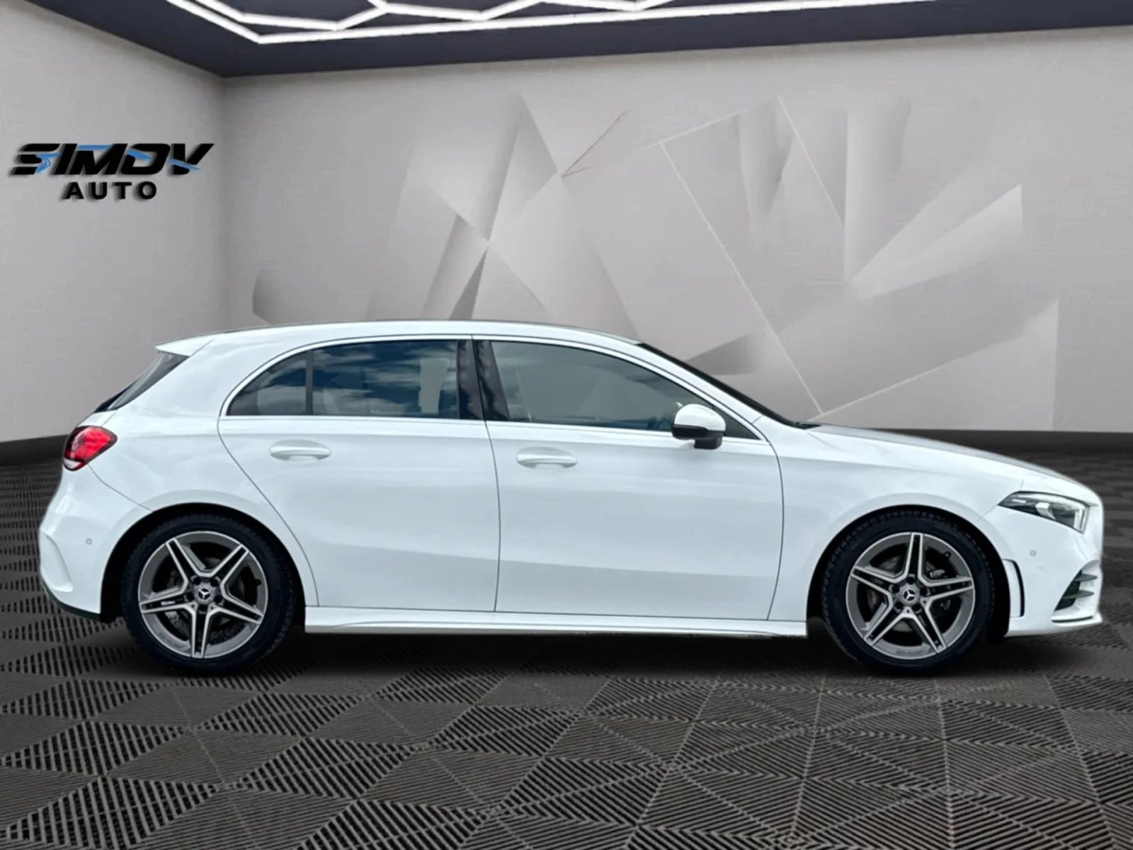 Mercedes-Benz A 180 AMG-PACKET ДИСТРОНИК НАВИГАЦИЯ КОЖА ПОДГРЕВ , снимка 6 - Автомобили и джипове - 54149576