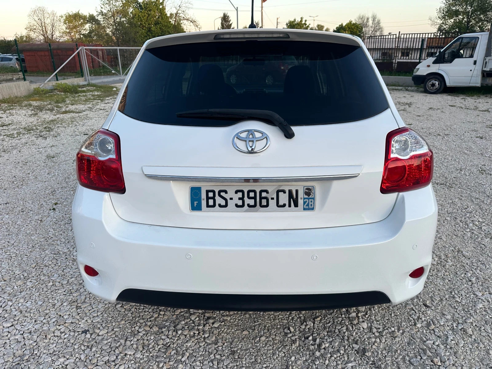 Toyota Auris 2.0D4D//126KS//FACELIFT//NAVI//2011G, снимка 4 - Автомобили и джипове - 54346972