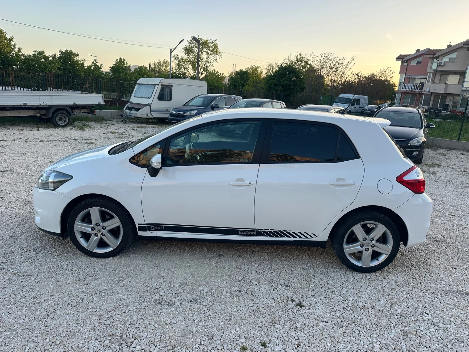 Toyota Auris 2.0D4D//126KS//FACELIFT//NAVI//2011G, снимка 2 - Автомобили и джипове - 54346972