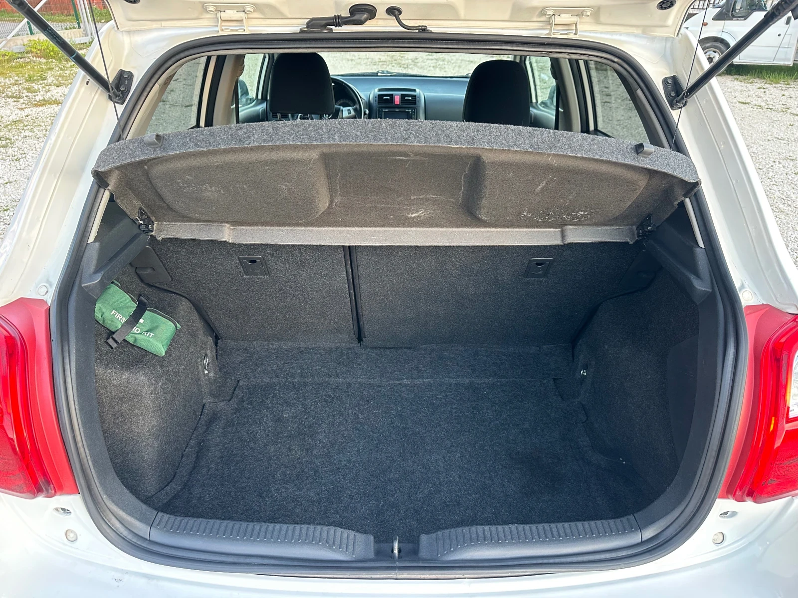 Toyota Auris 2.0D4D//126KS//FACELIFT//NAVI//2011G, снимка 15 - Автомобили и джипове - 54346972