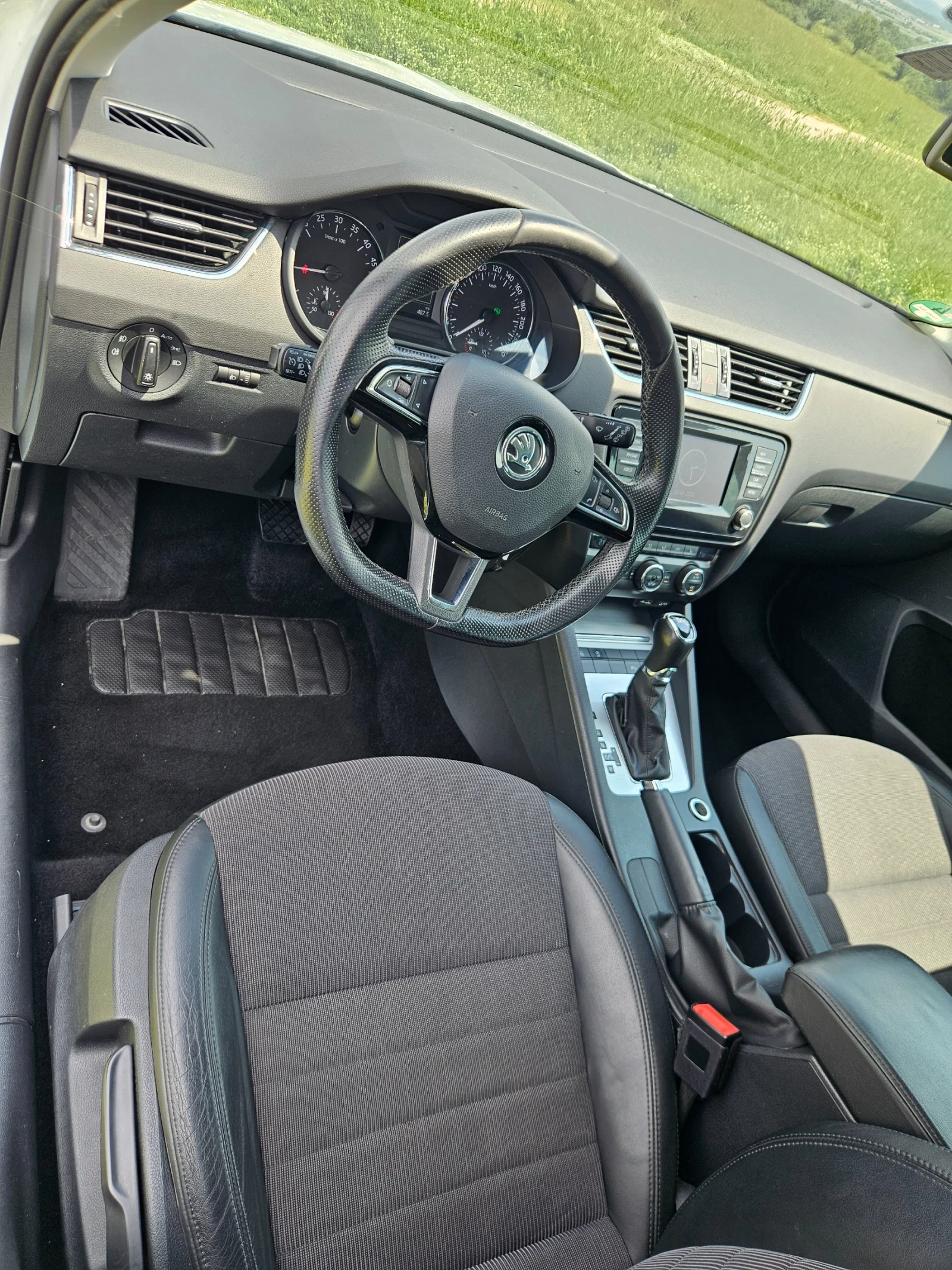 Skoda Octavia 2.0TDI Автоматик, снимка 13 - Автомобили и джипове - 54786040