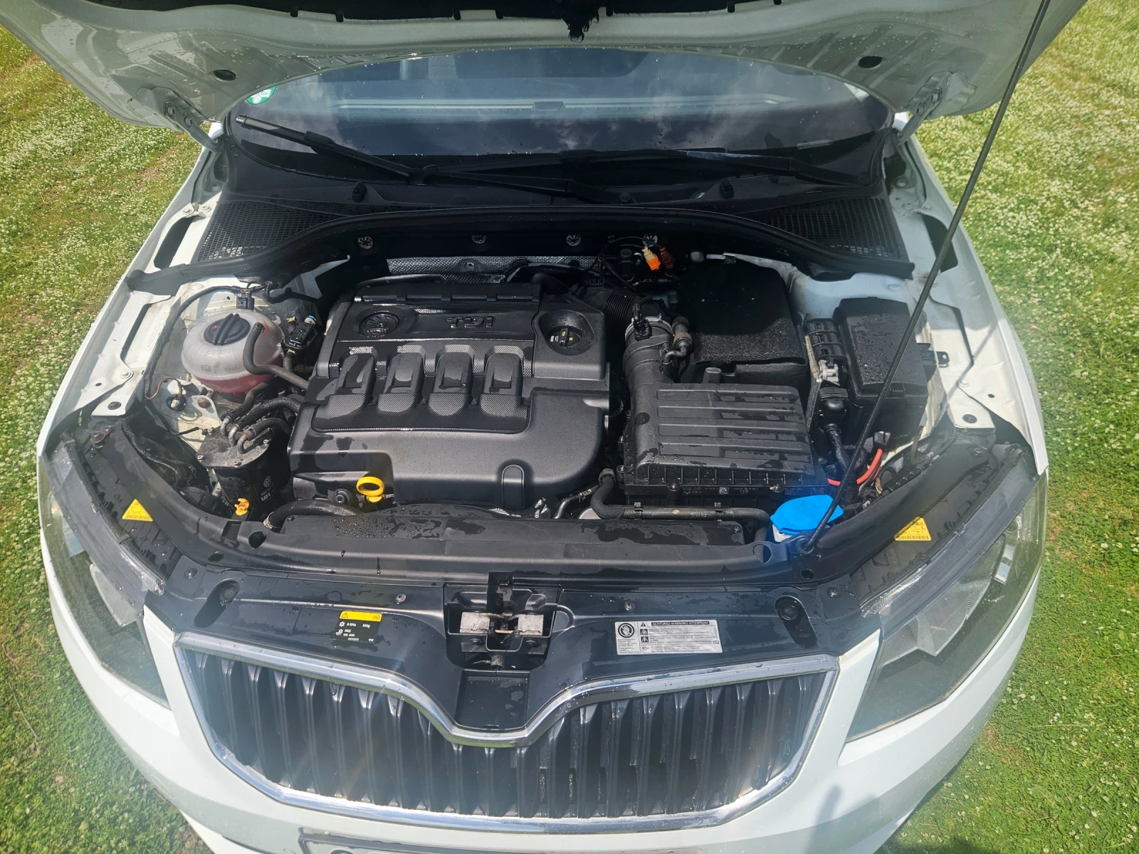Skoda Octavia 2.0TDI Автоматик, снимка 9 - Автомобили и джипове - 54786040