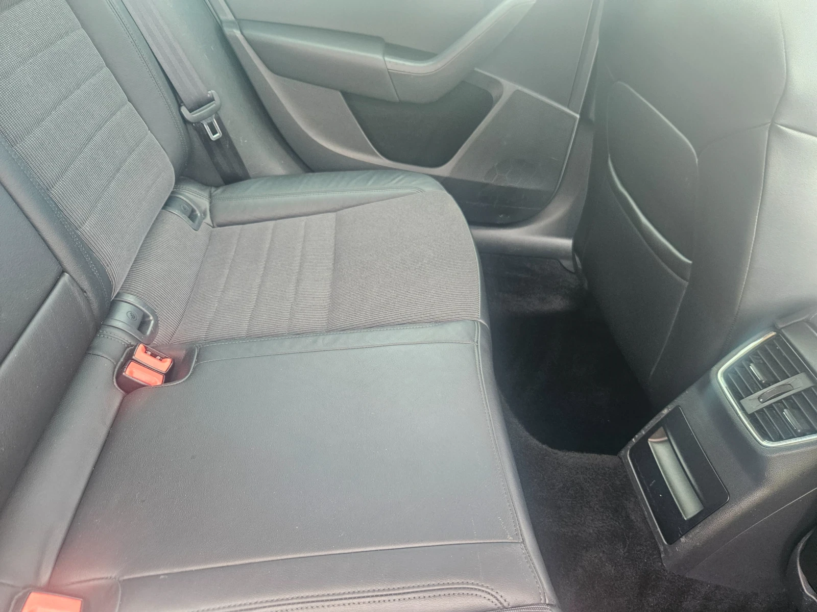 Skoda Octavia 2.0TDI Автоматик, снимка 11 - Автомобили и джипове - 54786040