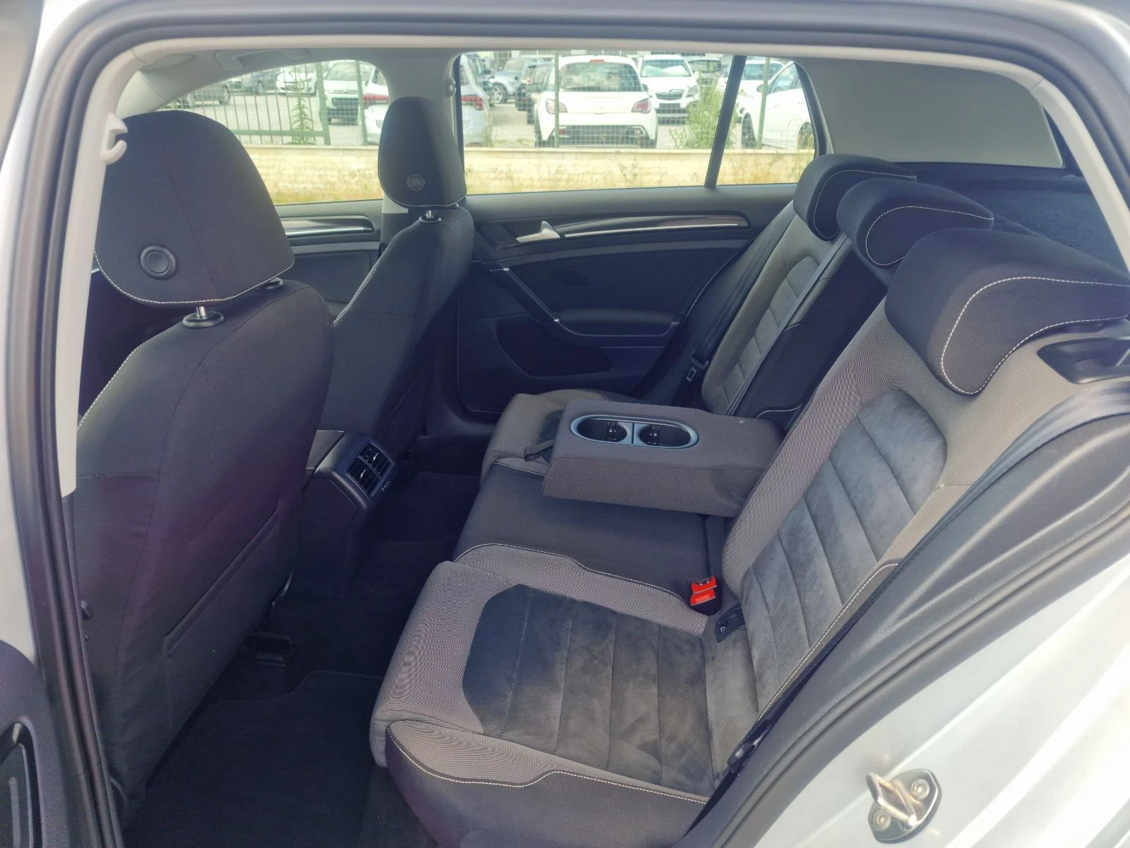 VW Golf 1.6TDI -110 k.c EURO 6, снимка 10 - Автомобили и джипове - 54974368