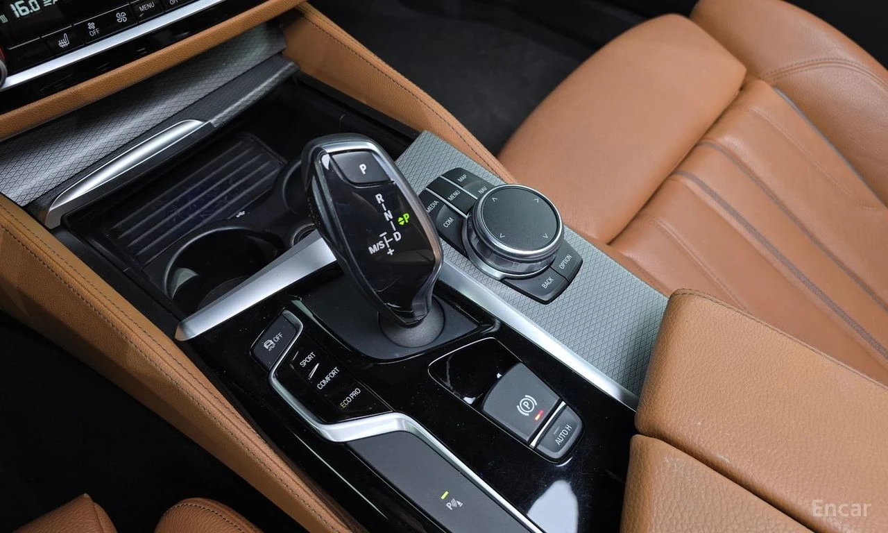 BMW 530 M* SPORT* ОБДУХВАНЕ* ДИСТРОНИК* ХЕДЪП* , снимка 10 - Автомобили и джипове - 55467154