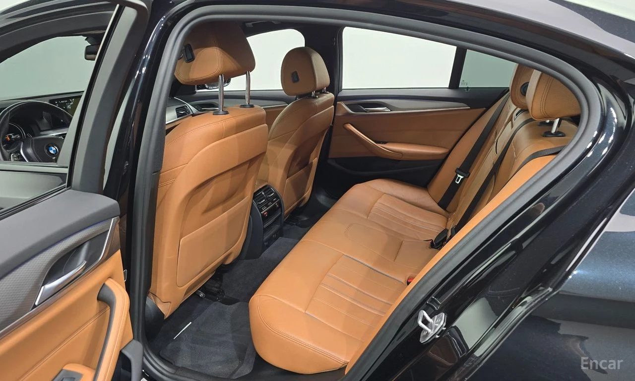 BMW 530 M* SPORT* ОБДУХВАНЕ* ДИСТРОНИК* ХЕДЪП* , снимка 14 - Автомобили и джипове - 55467154