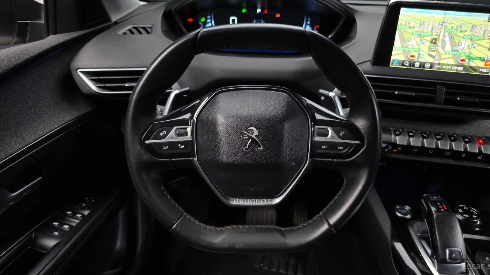 Peugeot 3008 * ПАНО* KEYLESS* Camera* ПОДГРЕВ* , снимка 13 - Автомобили и джипове - 55570580