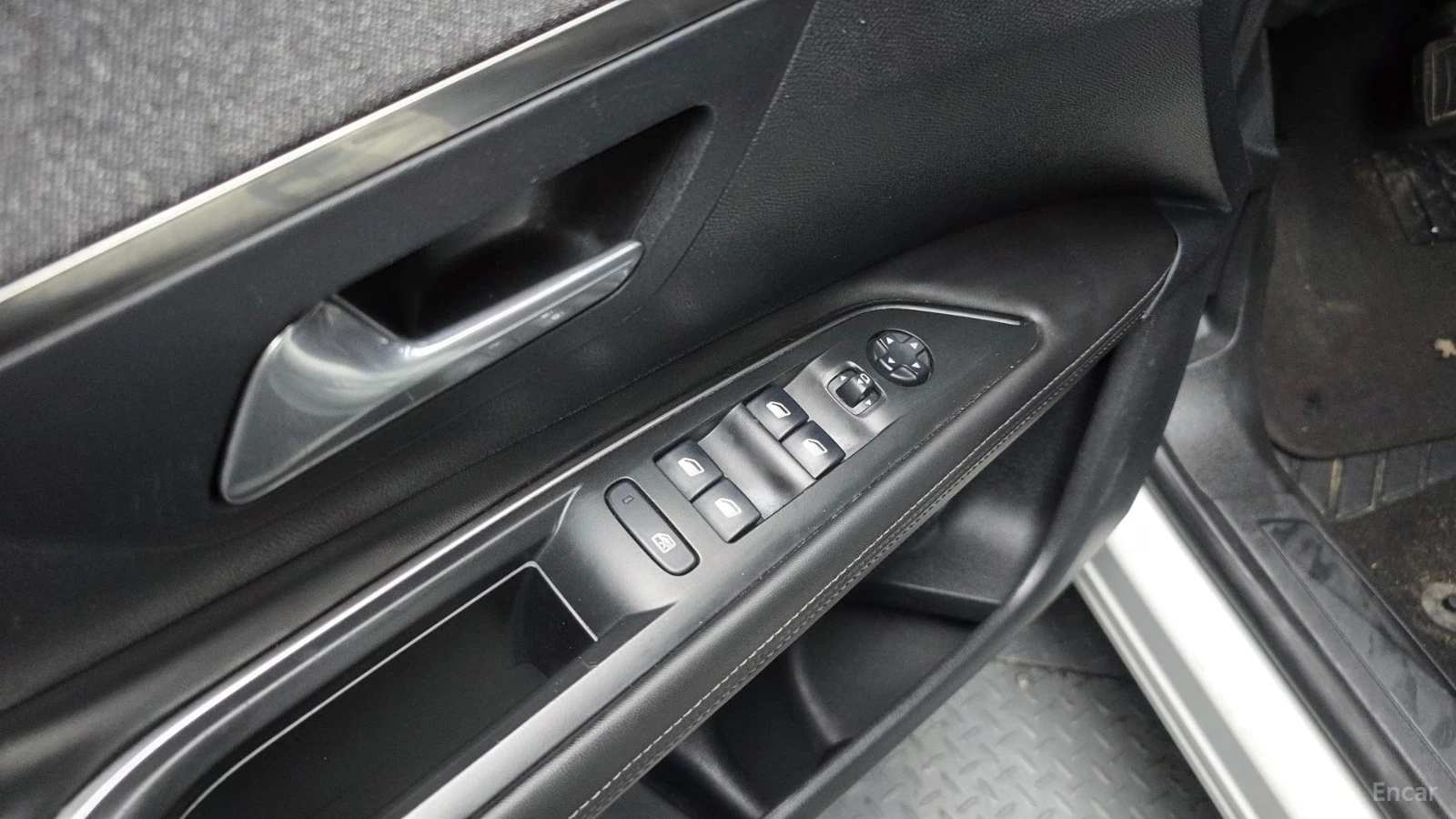 Peugeot 3008 * ПАНО* KEYLESS* Camera* ПОДГРЕВ* , снимка 16 - Автомобили и джипове - 55570580