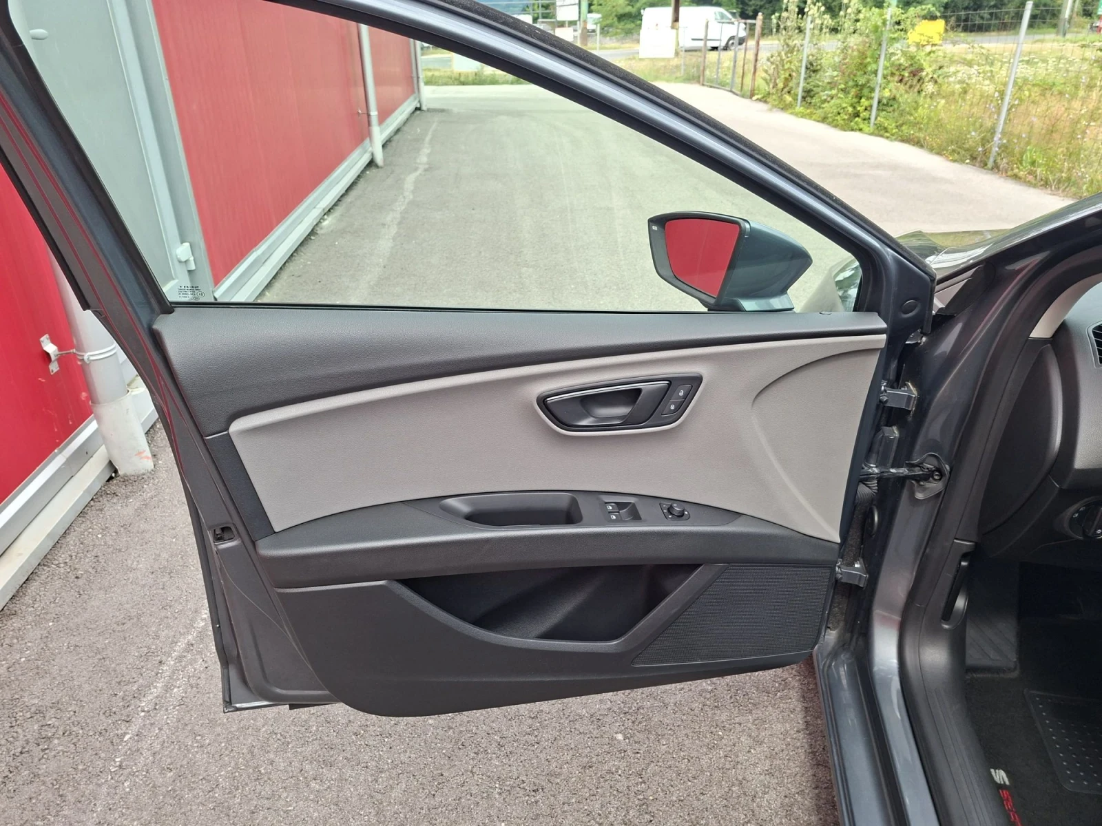 Seat Leon 1.6 дизел, 105кс ТОП , снимка 15 - Автомобили и джипове - 55688485