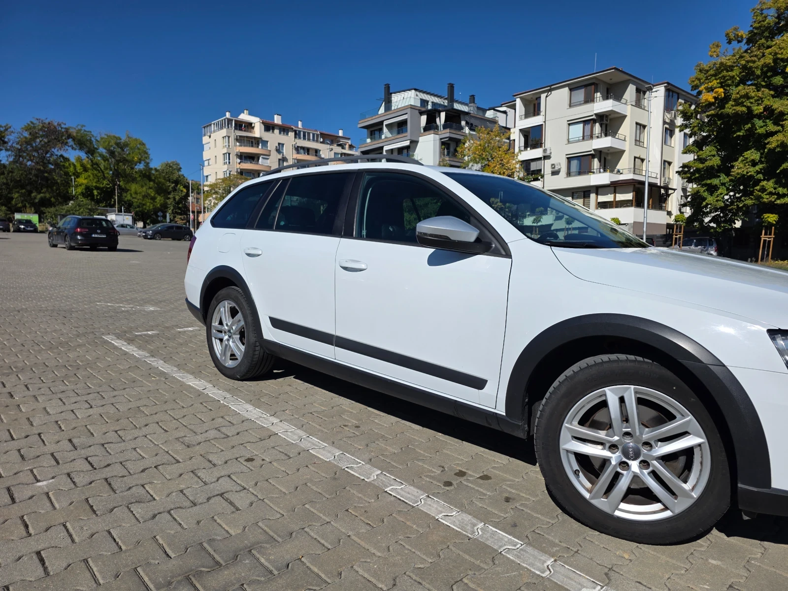 Skoda Octavia Scout, снимка 2 - Автомобили и джипове - 56535412