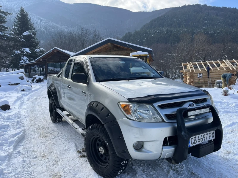 Toyota Hilux 2.5D4D/НАПЪЛНО ОБСЛУЖЕН/ТОП СЪСТОЯНИЕ, снимка 1 - Автомобили и джипове - 49004477