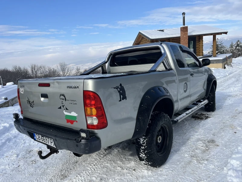 Toyota Hilux 2.5D4D/НАПЪЛНО ОБСЛУЖЕН/ТОП СЪСТОЯНИЕ, снимка 6 - Автомобили и джипове - 49004477