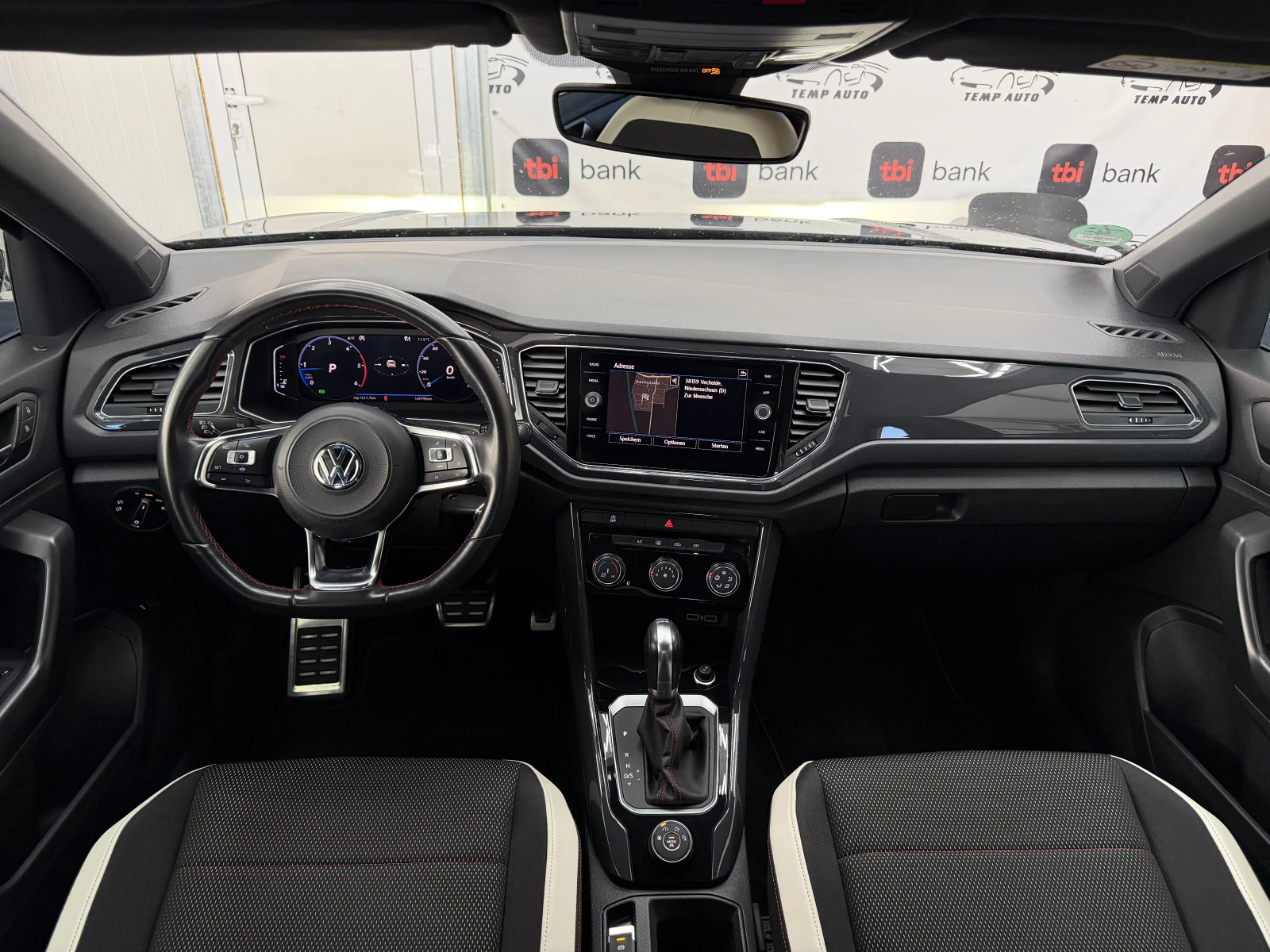 VW T-Roc 2.0TDI* 4x4* 150кс* СЕРВИЗНА КНИЖКА С ПЪЛНА ИС-Я В, снимка 10 - Автомобили и джипове - 53902596