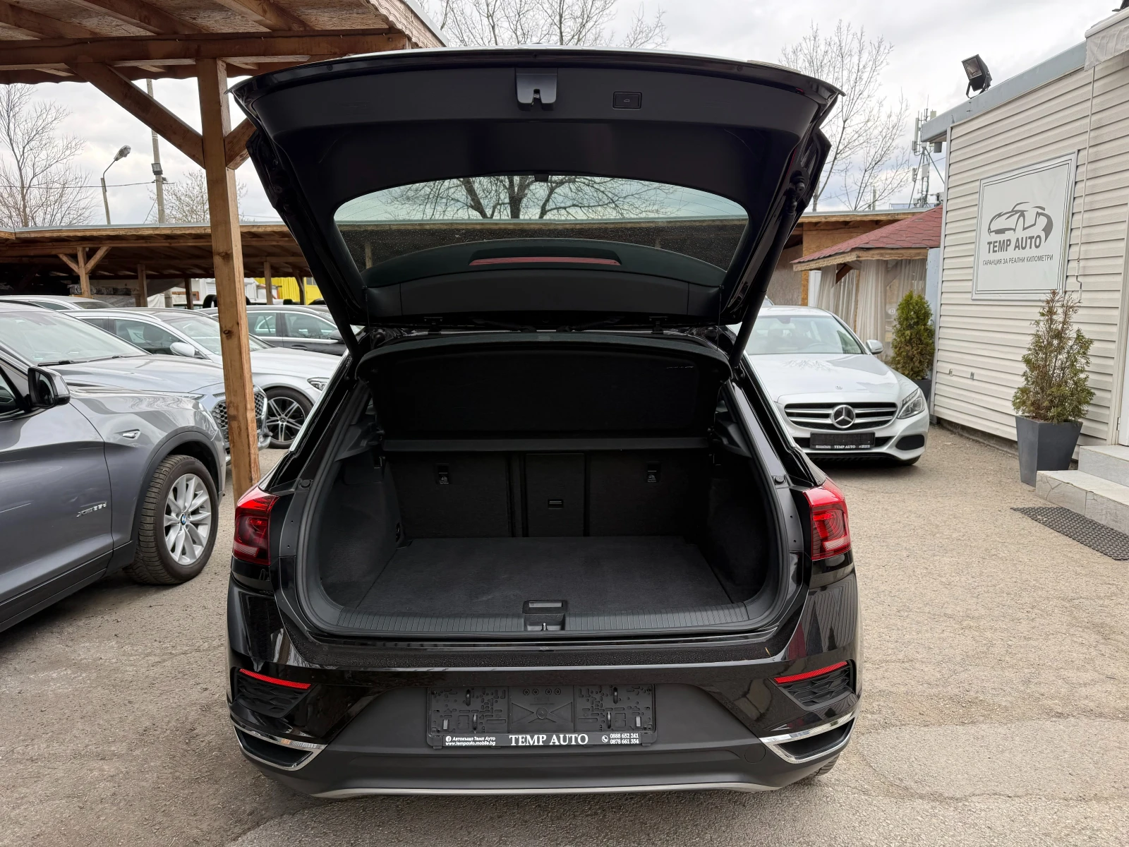 VW T-Roc 2.0TDI* 4x4* 150кс* СЕРВИЗНА КНИЖКА С ПЪЛНА ИС-Я В, снимка 6 - Автомобили и джипове - 53902596