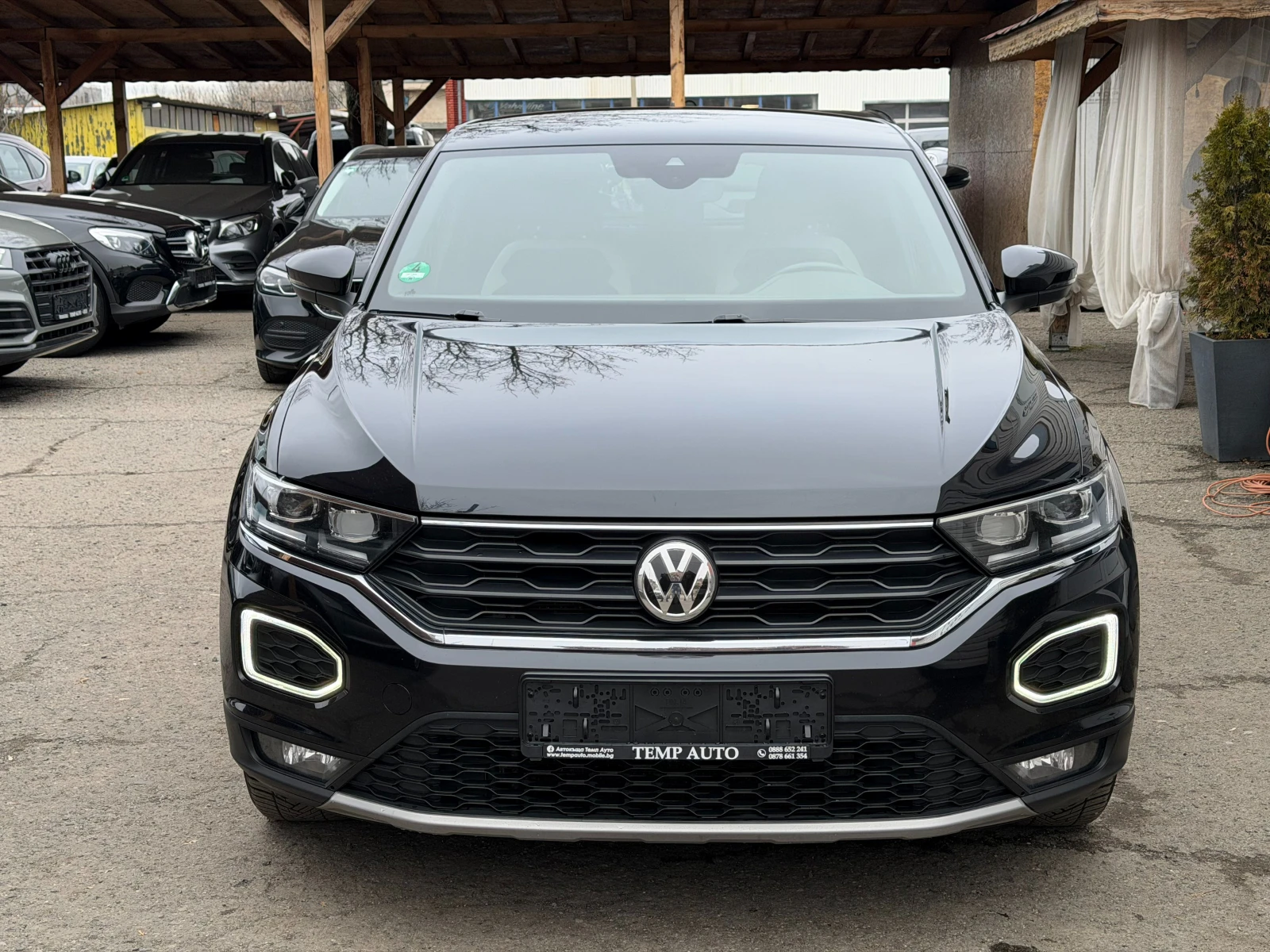 VW T-Roc 2.0TDI* 4x4* 150кс* СЕРВИЗНА КНИЖКА С ПЪЛНА ИС-Я В, снимка 2 - Автомобили и джипове - 53902596