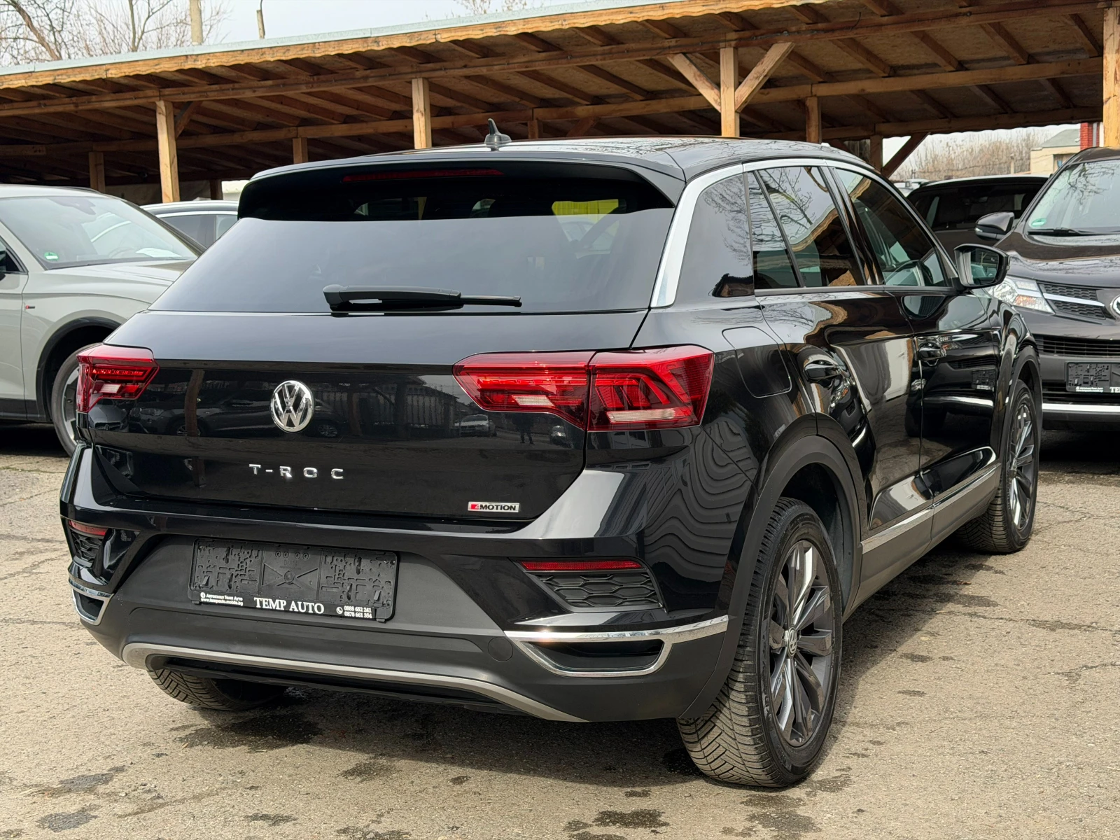 VW T-Roc 2.0TDI* 4x4* 150кс* СЕРВИЗНА КНИЖКА С ПЪЛНА ИС-Я В, снимка 5 - Автомобили и джипове - 53902596